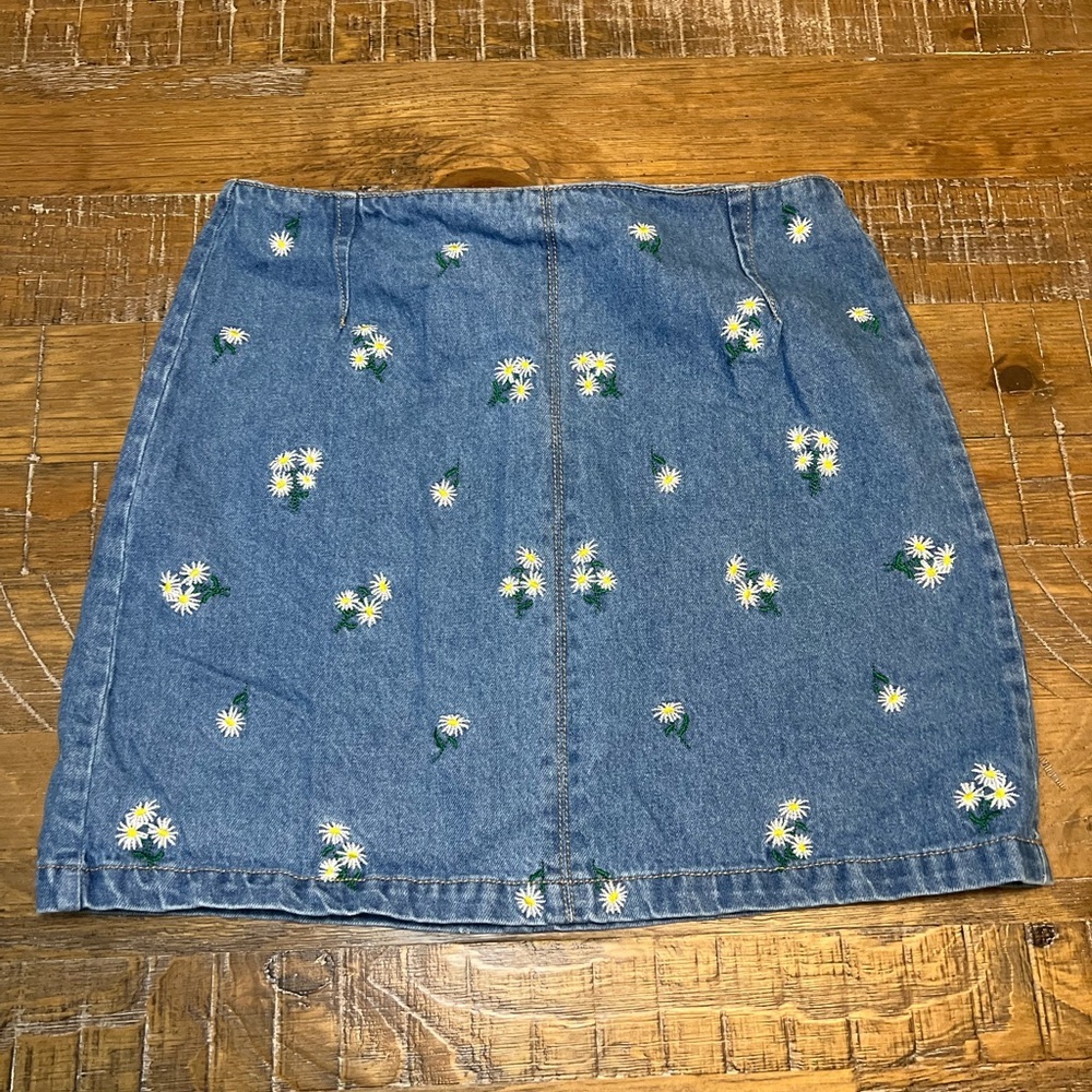 H&M Blue Denim Mini Skirt with Embroidered White & Yellow Daisies